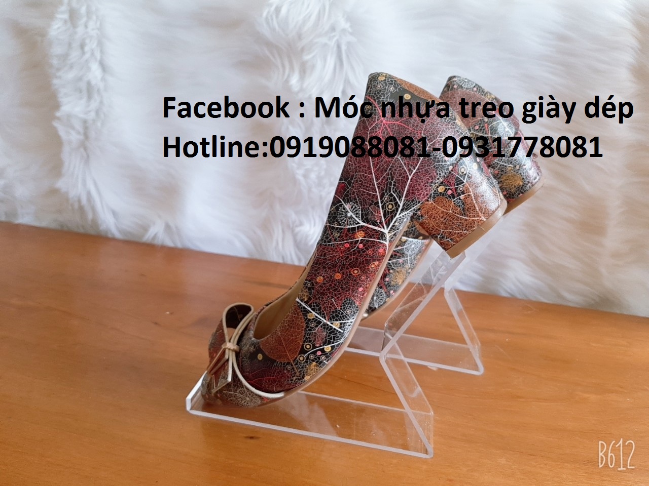Kệ mica trưng bày giày dép chữ  Z